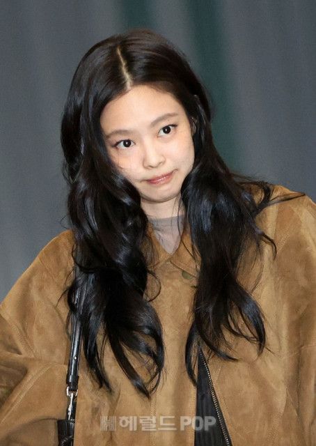 アパレル通販サイトランキング BLACKPINK」JENNIE、ソロステージはカッコよくても…2万円以上の アイドル