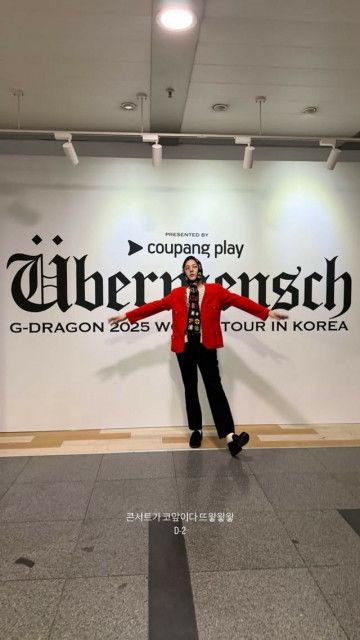 G-DRAGON(BIGBANG)、両手を広げて喜ぶコンサート..スカーフの