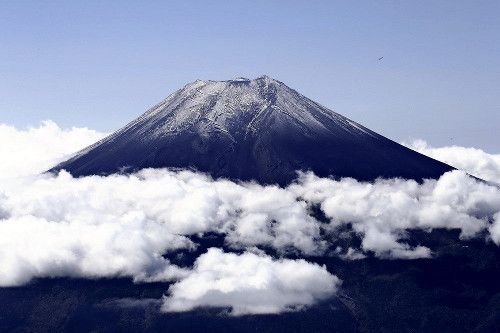 富士山火口付近で倒れていた３人、静岡県警が死亡を確認…山梨県側も１人病死