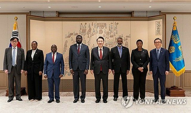 尹大統領　アフリカ５カ国の高官と面会