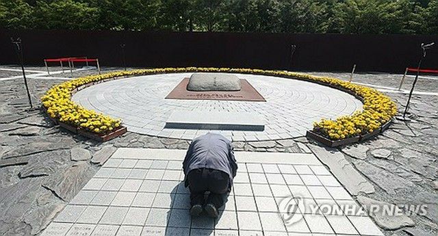 盧武鉉元大統領死去から１５年　文前大統領や与野党トップら参列