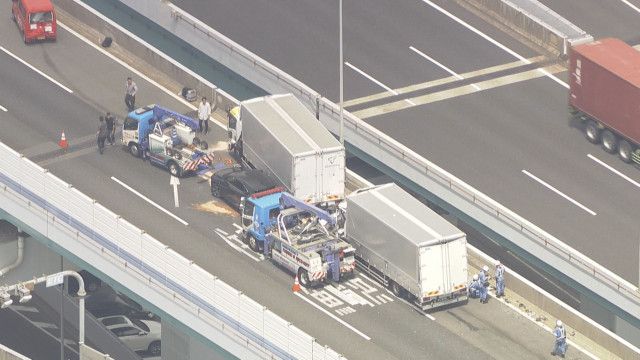 阪神高速湾岸線で5台が絡む玉突き事故　大型トラック運転手の男性が意識不明の重体　神戸・東灘区