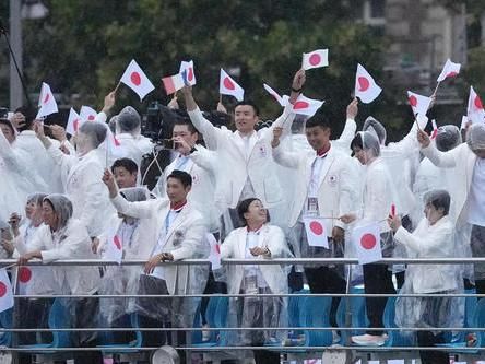 パリ五輪開会式　日本選手団が登場