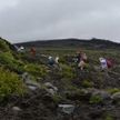 富士山の遭難者増「救助も命がけ」