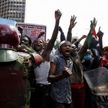 ケニアでデモ隊が議会突入　死者5人