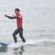 進次郎氏　米大使とサーフィン体験