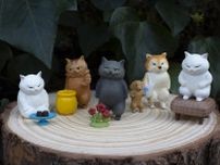 擬人化した動物を描く画家、カマノレイコさんの猫イラストがフィギュアに！全国のカプセルトイ自販機などで発売