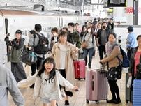 北陸新幹線開業の福井県 初のGW人出好調　観光バス混雑、名物ソースカツ丼店にも行列「こんなに並ぶとは」