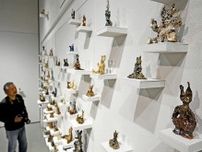 不思議な生物の陶器ずらり…淺井裕介さん個展、福井県の金津創作の森美術館で開幕