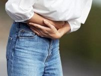 胃が痛いのは病気？みぞおちが痛いのは胃が痛いから？考えられる原因や病気、治療法を解説