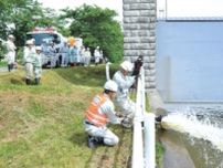 排水ポンプ車の操作を確認　長野県諏訪建設事務所が研修会