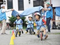 園児、運転スキル養う　キックバイクで遊ぶ教室　長野県伊那市内