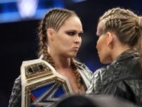 【WWE】SD女子王者ロンダが“モノマネ挑発”するナタリアのベビーカー攻撃を浴びて激高