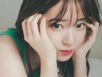 鈴木愛理がカレンダーの表紙を公開✨可愛すぎるショットに反響👀