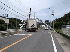 【国道42号/371号】串本町内でトラック事故 一部通行止め（26日15:30現在）