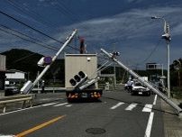和歌山県串本町の国道42号で信号機が倒れ全面通行止め