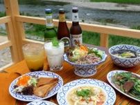 タイ料理も？京都の人がおすすめする「川床で楽しむ絶品グルメ」3選