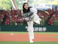 「まさに勝利の女神」　8連敗中の球場を彩った女優・新川優愛に喝采、溢れる球団愛「どんな時も…」