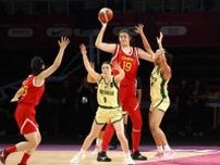 女子バスケ表彰式の違和感に日本人驚き「縮尺を破壊」「この身長差」　原因は220cmの中国選手