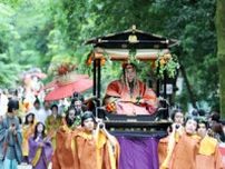 平安時代の装いで、500人が練り歩く　京都三大祭りの一つ「葵祭」