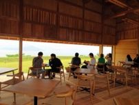 海を望む絶景カフェ「時の納屋」　香川・大串半島に30日オープン