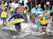 徳島県阿南市の北の脇海水浴場で海開き　園児33人が初泳ぎ楽しむ