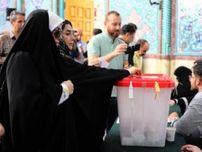 保守強硬派か改革派か、イラン決選投票　4時間延長の末、開票始まる