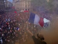 フランス総選挙、7日に決選投票　第1党勢いの右翼、過半数届かずか