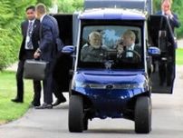 プーチン氏、インドのモディ首相を乗せてEVを運転