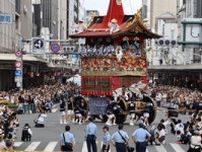 京都・祇園祭の前祭の山鉾巡行　鶏鉾の車輪壊れて立ち往生、一時混乱