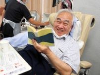 69歳、献血1000回達成の写真館主に日赤が感謝状