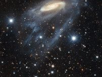 渦状腕がゆがむ渦巻銀河NGC 3981　ダークエネルギーカメラで撮影