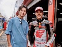 俳優の山﨑賢人さんが日本GPに駆けつけ中上貴晶を激励「中上選手には、ぜひとも表彰台に立って欲しい」／MotoGP第14戦日本GP