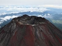 富士山火口で遭難男性の遺体発見　別の２遺体も発見　静岡県警、午後にも引き上げ