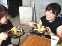 【熱海土石流３年】復興願いラーメン無償提供、交流の場提供　被災工場の麺使用、きょうも１２３食振る舞う