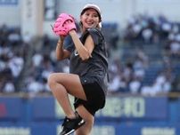 【ロッテ】女子プロゴルファーの臼井麗香さんが緊張の始球式「プロ野球選手はすごいなぁ」