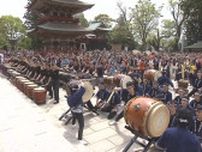 新勝寺の静寂破る太鼓の音　総勢１５００人が打ち鳴らす成田太鼓祭