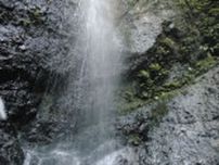 落差20メートル 息災祈る滝行　中能登・不動滝で滝開き