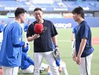中日・細川成也、試合前にオリックス・東晃平から謝罪　笑顔で応じる　1日の試合で頭部死球