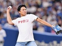 原田龍二、中日―広島戦の始球式でノーバウンド投球 目標は100キロ、結果は？