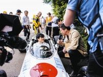 角田裕毅、初めてレッドブル車をドライブ…海外メディアでは緊急昇格する可能性が話題【F1】
