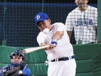 【中日OB戦】中村紀洋、変わらぬフルスイング　初回、左翼フェンスにワンバウンドで到達する適時二塁打
