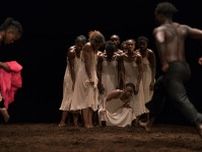 ピナ・バウシュ版『春の祭典』が18年ぶり日本上演。アフリカ13か国からダンサー35人が結集