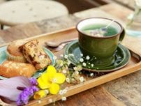 軽井沢の隣町・御代田町のオープンエアのカフェ「GAFLO CAFE」で、花とスイーツを楽しみましょう