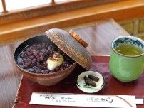 鎌倉の細い路地にたたずむ昔ながらの甘味処「納言志るこ店」でほっと一息♪