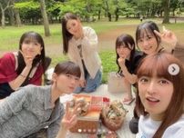 乃木坂46、3期生がピクニックへ　卒業発表の阪口珠美らと笑顔
