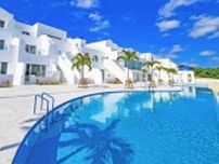 沖縄に“宮古ブルーを望むホテル”誕生！　サントリーニ島をモチーフにした贅沢空間