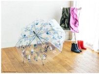 ローソン限定“ムーミンの傘”付きブック発売へ！　雨のぶどう畑をイメージしたデザイン