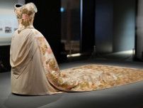 昭憲皇太后の大礼服が展示される  またとない機会。明治のエレガンスを  感じに、明治神宮ミュージアムへ