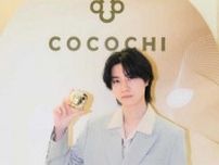 桜田通、『COCOCHI』世界初のグローバルフラッグシップストアに春色スーツで登場